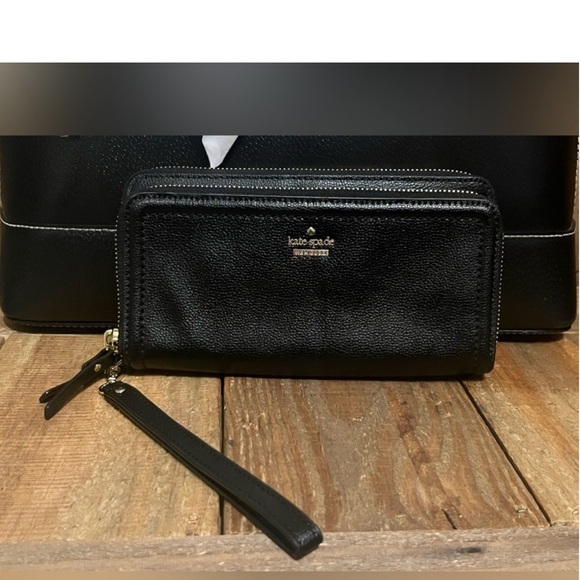 Kate Spade MYSTERY BOX BAGS WALLETS AND CHARM Listing for a Live Show or Offers - Picture 5 of 14